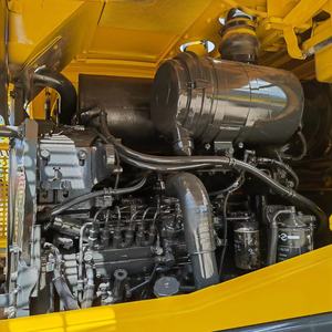 Excavatrice Komatsu d'occasion Wa320-5 modèle 2018, 3 tonnes, sur roues, 90% NEUF, moteur japonais, peinture d'origine en stock - Product Image 6