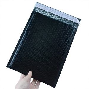 Sobres de Envío Acolchados Impermeables con Burbujas Protectoras Negras Guandu, Bolsas de Envío Autoadhesivas para Papelería de Oficina - Product Image 1