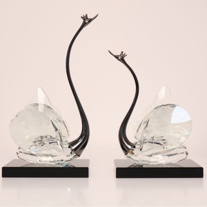 Escultura de Cisne Grabada en Cristal Blanco de Lujo, Decoración Ecológica de Estilo Moderno y Minimalista para Sala de Estar, Oficina o Escritorio - Product Image 1