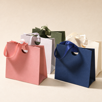 Sac en papier de luxe avec logo personnalisé et poignée en ruban, sac cadeau en papier, adapté aux boutiques haut de gamme
