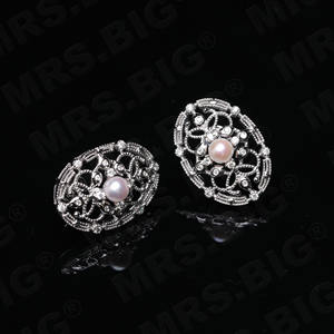 Pendientes de Plata de Ley S925, Estilo Retro de la Corte Francesa, Diseño Vintage de Alta Gama con Encaje Hueco en Oro Rosa y Perla - Product Image 4