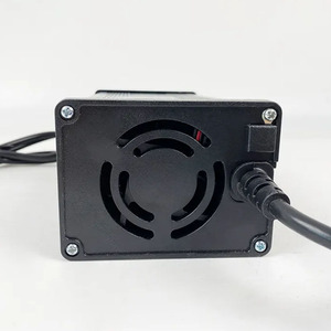 Caricabatterie/Adattatore di Alimentazione 72V 8A per Batterie agli Ioni di Litio 87.6V 84V 88.2V, Compatibile con Pacchi Batteria LiFePO4 23S 24S 3.2V e Li-ion 20S <span class=keywords><strong>21S</strong></span> 3.7V - Product Image 5