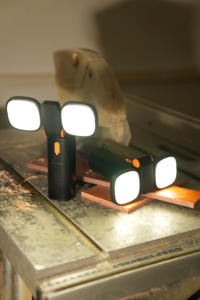 Torcia LED 4-in-1 da 5000mAh IP54 per Campeggio con Treppiede Magnetico Regolabile e 120 Ore di Autonomia - Product Image 2