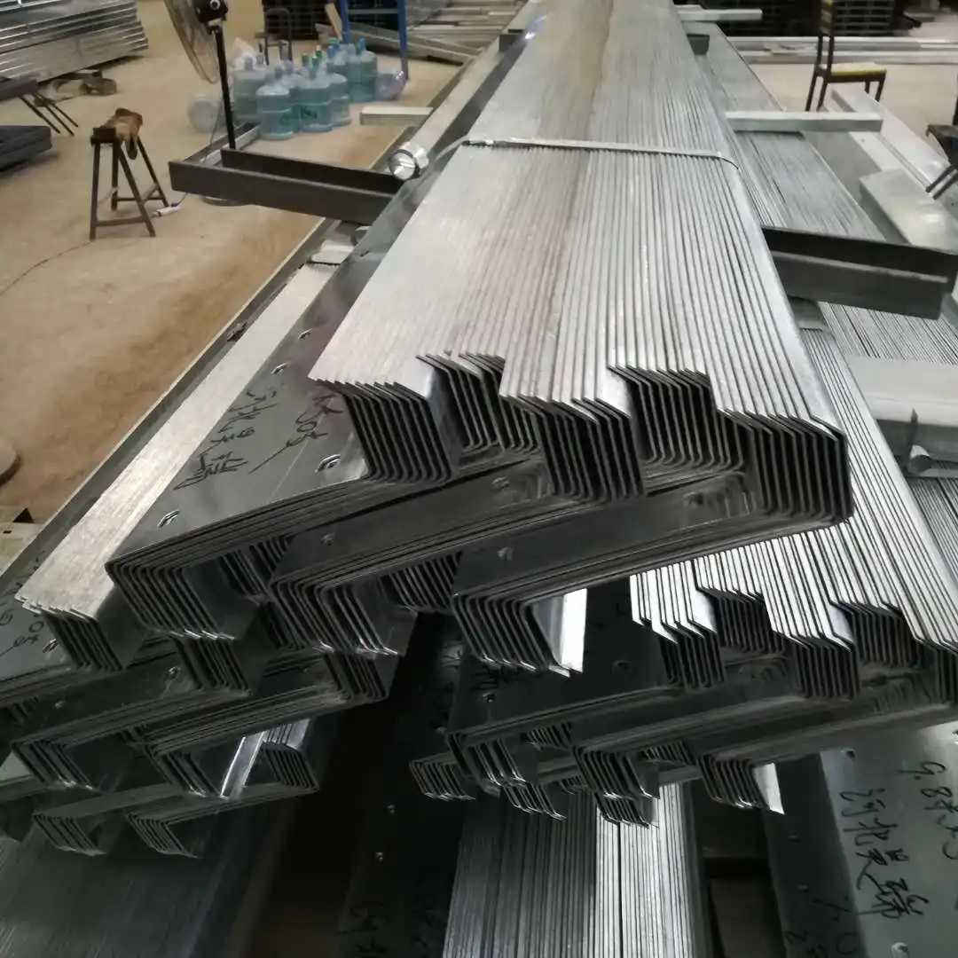 Pila de chapa de acero Z laminada en caliente del canal de enrasado Z del fabricante de China para la construcción