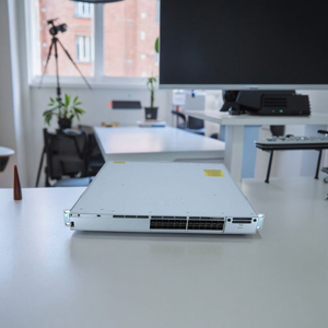 Commutateur PoE+ Gigabit 24 ports C9300L-24P-4X-A avec 4 ports SFP+ 10G, scellé en usine, garantie 1 an, fonction SNMP - Product Image 3