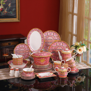 Service de table de luxe nordique en porcelaine fine avec bordure dorée royale, comprenant des assiettes à salade, à pâtes et de mariage - Product Image 2