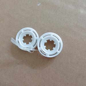 Bobine en plastique multi-trous grande taille avec dents de verrouillage interne et languette d'extension – Accessoire standard pour cassette audio - Product Image 2