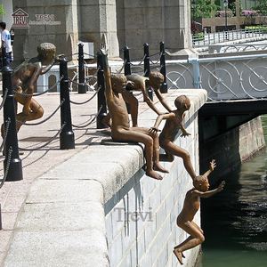 Estatuas de Metal de Bronce de Ciudad para Niños, Niño Desnudo Jugando y Saltando en el Agua, Técnica de Escultura Fundida - Product Image 3