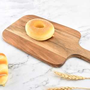 Tabla de Cortar de Madera Natural Premium con Mango para Verduras, Frutas y Carne, Duradera y Ecológica - Product Image 1