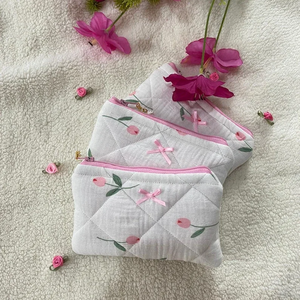 Borsa personalizzata per il trucco bassa MOQ borsa cosmetica in cotone trapuntata con borsetta trapuntata a fiori - Product Image 1