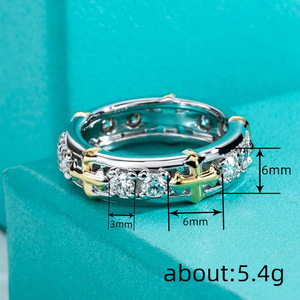 Anello Bicolore Stile Street per Donne, Gioiello da Dito Scintillante e Alla Moda - Product Image 4