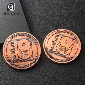 Pièce d'anniversaire personnalisée en bronze rouge avec logo métallique en relief - Product Image 5