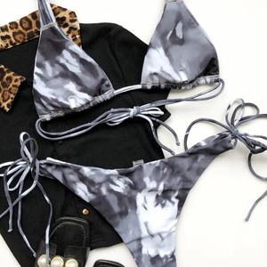 ชุดว่ายน้ำบิกินี่ผู้หญิงลายไทไดคุณภาพสูงลดราคาสุดฮอต ดีไซน์เซ็กซี่แบบจับจีบ ชุดชายหาดพร้อมบราดันทรง ลายทางและลายสก็อต ประดับด้วยเครื่องประดับ - Product Image 5