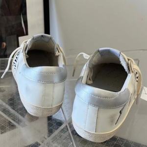 รองเท้าวิ่งเดินลำลองหนังแท้คุณภาพสูงระบายอากาศดี รุ่นฮิตปี 2026 สีเงิน แฟชั่นสำหรับผู้ชาย - Product Image 5