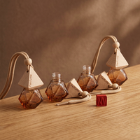 Diffuseur de parfum pour voiture en verre ambré dégradé de 8 ml avec couvercle en bois, pendentif suspendu et bouchon à vis