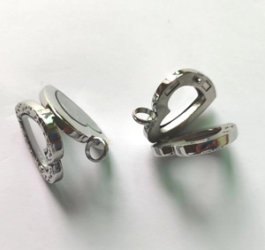 28.5*27.5MM <strong>Heart</strong> Living Carving Floating Locke Magnetic Open <strong>Shaped</strong> Old Style Looking Filigree Pattern Glass <strong>Locket</strong> - Product Image 4
