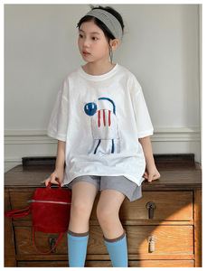 ชุดเสื้อยืดพิมพ์ลายแมวสีขาว+กางเกงขาสั้นสีเทา 2 ชิ้น สำหรับเด็กผู้หญิง ปี 2026 - Product Image 3