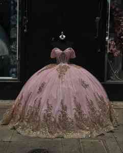 Abiti da Quinceañera <span class=keywords><strong>Rosa</strong></span> <span class=keywords><strong>Oro</strong></span> Glitterati con Spalle Scoperte e Maniche Corte, Taglie Forti, Stile Principessa, per Feste di Gala MQ665 - Product Image 3