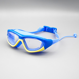 نظارات سباحة احترافية للأطفال من السيليكون الناعم مضادة للضباب مع سدادات أذن وإطار كبير لحماية العينين أثناء السباحة بسعر رخيص - Product Image 4