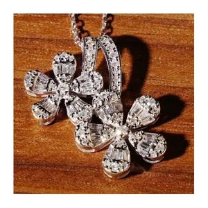 Xinfly Vente en gros Pendentif et breloques en or 18 carats à double fleur avec diamant naturel de 0,65 ct, bijoux fins sans chaîne - Product Image 1