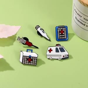 Broche médicale en strass, épingle de sûreté, accessoires vestimentaires pour médecin et infirmière, badge - Product Image 1