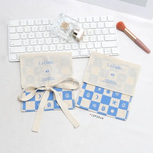 Pochette en coton mousseline bio personnalisée avec logo imprimé pour extensions capillaires, cosmétiques, maquillage, cadeaux, avec rabat anti-poussière - Product Image 2
