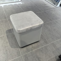 Supports d'affichage muraux modernes en métal sur mesure pour chaussures décontractées et de sport pour enfants