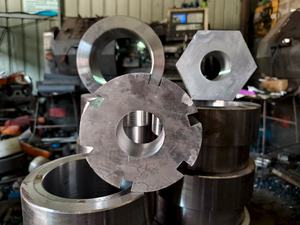 Parti Hardware di fissaggio di precisione lavorate CNC personalizzate in acciaio al carbonio albero in acciaio inossidabile bulloni CNC rivetti clip ancoraggi in lega - Product Image 3