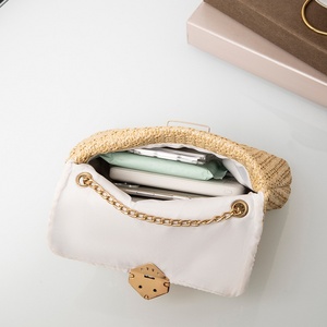Nueva llegada de moda: Bolso de hombro de paja para mujer con cierre de diamante y cadena, estilo casual - Product Image 4