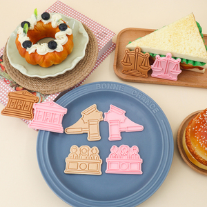 Court Series Moule <span class=keywords><strong>à</strong></span> biscuits en plastique Dessin animé 3D Arbre de <span class=keywords><strong>Noël</strong></span> Écologique DIY Imprimé <span class=keywords><strong>Emporte</strong></span>-<span class=keywords><strong>pièce</strong></span> 2 pièces - Product Image 3