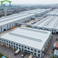Entrepôt moderne en structure métallique industrielle, bâtiment préfabriqué à ossature métallique pour la logistique et le stockage à grande échelle