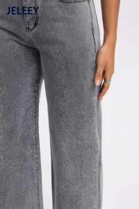 Jeans da lavoro a gamba larga e vestibilità comoda per la primavera con design in strass in rilievo. - Product Image 6