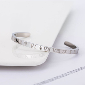 Bracelet manchette en acier inoxydable avec lettres romaines et incrustation de diamants, design ouvert, bijou cadeau - Product Image 4