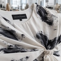 Robe midi sans manches à imprimé floral noir et blanc personnalisée, Robe de soirée d'été drapée à taille torsadée pour femme, Fabrication OEM, Usine de boutique