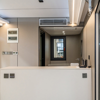 Cabine capsule préfabriquée avec salle de bain intelligente et serrure de porte connectée, maison capsule spatiale pour projets d'hébergement en resort de glamping