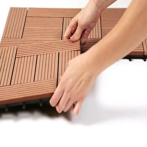 Baldosas de terraza entrelazadas de WPC para exteriores, modernas, con acabado de <span class=keywords><strong>madera</strong></span>, impermeables, antideslizantes, ignífugas, ecológicas, resistentes a la decoloración solar, fáciles de instalar. - Product Image 3
