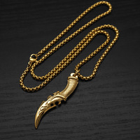 Pendentif Couteau Courbé Vintage Personnalisé en Acier Inoxydable Plaqué Or 18 carats, Collier de Bijoux de Mode Raffinés pour Hommes, Vente en Gros