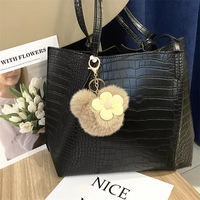 Porte-clés ours en peluche mignon personnalisé en gros, pendentif fleur pour sac à main, décoration de sac à dos pour femme