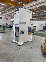 Presse de 110 tonnes pour boîtier métallique, machine de poinçonnage automatique en acier, moteur pneumatique 11 kW, composant de roulement central du moteur