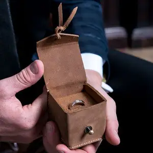 लोगो हस्तनिर्मित कस्टम हार और बाली उपहार बॉक्स के साथ वन वेडिंग टैन्ड चमड़े की अंगूठी कंगन आभूषण पैकेजिंग बॉक्स