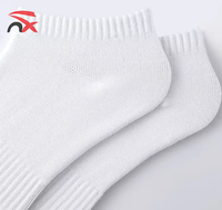 Chaussettes de sport respirantes et absorbantes de style minimaliste 2026, personnalisées, directement de l'usine, pour activités de plein air