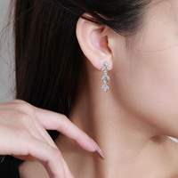 Boucles d'oreilles clous de luxe en argent sterling 925 plaqué or 18 carats avec moissanite VVS en forme de feuille pour femme - Vente en gros de bijoux