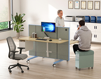 Poste de travail OMNI avec bureau réglable en hauteur, rangement et mobilité pour espaces de bureau flexibles