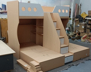 Letto a Castello Moderno a 3 Posti in Legno con Design Triplo e Spazio di Archiviazione per 3 Bambini e Camera da Letto - Product Image 5