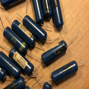 Nuovo Stock Originale Pronto per la Spedizione: 30 Condensatori Vintage Blu da .18 µF 200V per Chitarra, Tondi da .2 a .22, Lotto - Product Image 4