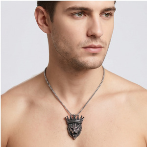 Collar con Colgante de Corona de León de Acero Inoxidable para Hombre, Diseño Geométrico con Ojos Rojos, Engaste Pavé, Accesorio de Joyería Yunnique - Product Image 3