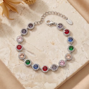 Bracciale Tennis <span class=keywords><strong>con</strong></span> Gemme Multicolore Incastonate a Lunetta Rotonda in Acciaio Inossidabile 316L Placcato Oro 18K PVD Ipoallergenico - Product Image 4