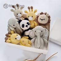 TK Cadeau pour Première Maman : Jouet pour Bébé en Peluche Amigurumi (Lapin, Lion, Tigre, Koala, Girafe, Cerf, Renne, Singe paresseux, Panda roux) et Hochet Animaux
