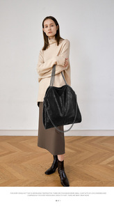 Bolso de <span class=keywords><strong>mujer</strong></span> Unisex de cuero PU negro Bolso de cuero desnudo Cadena Un hombro Diagonal Bolso de <span class=keywords><strong>mujer</strong></span> Salida de fábrica - Product Image 6