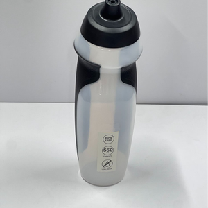 Bouteille d'eau de sport portable en plastique bon marché personnalisée de 650 ml, sans BPA, pour la course à pied en plein air, les excursions, le camping - Product Image 2